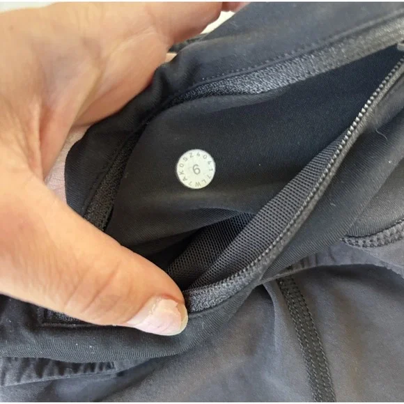 Lululemon Speed Up Shorts Black Women's Size 6 Low Rise Inseam 4" - Picture 4 of 6